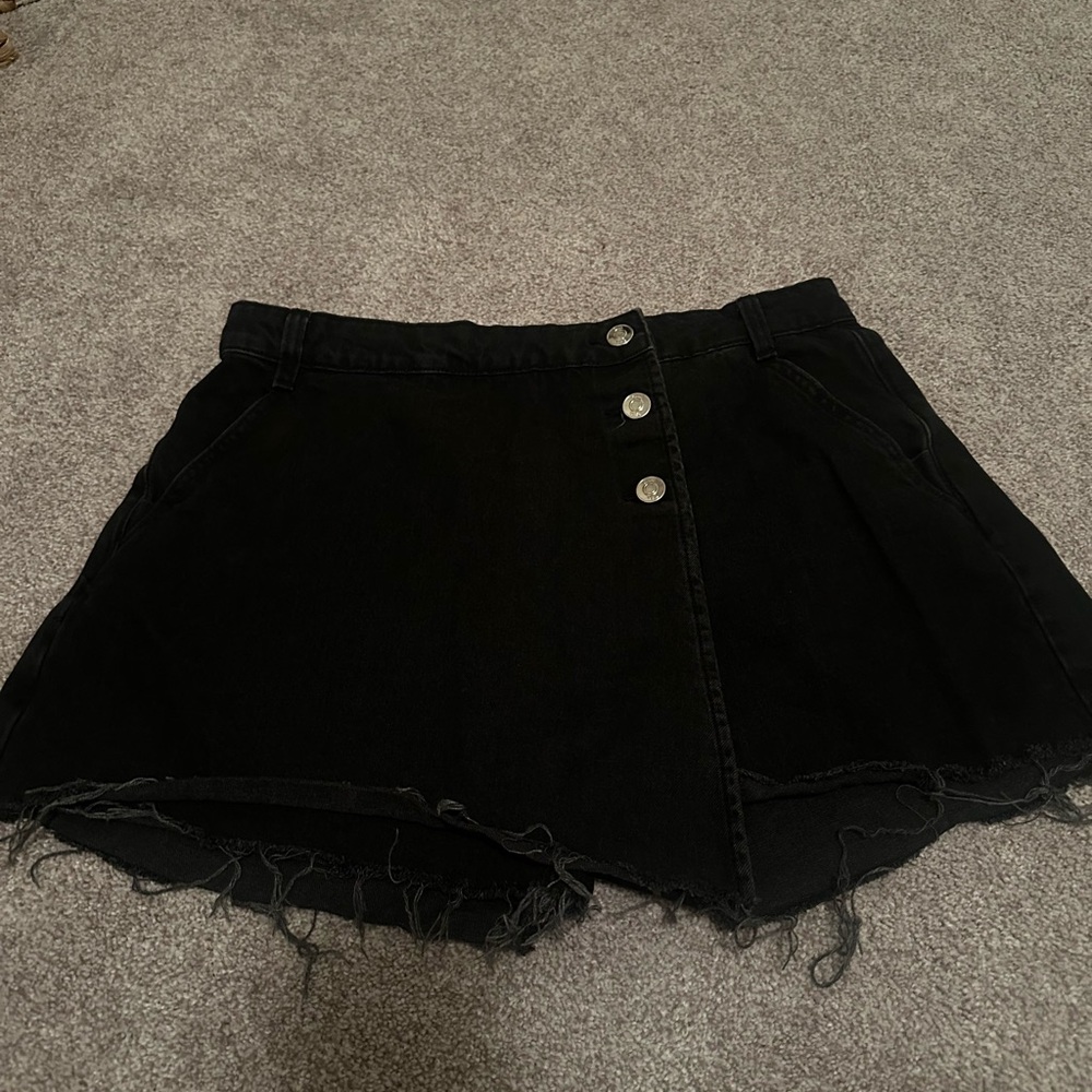 Zara Black Frayed Hem Skorts